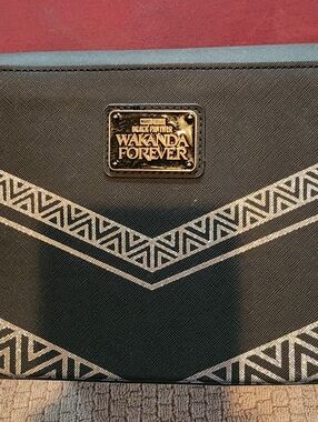 Lkungefly Black Panther "Wakanda Forever" Black Metallic Shoulder Bag.